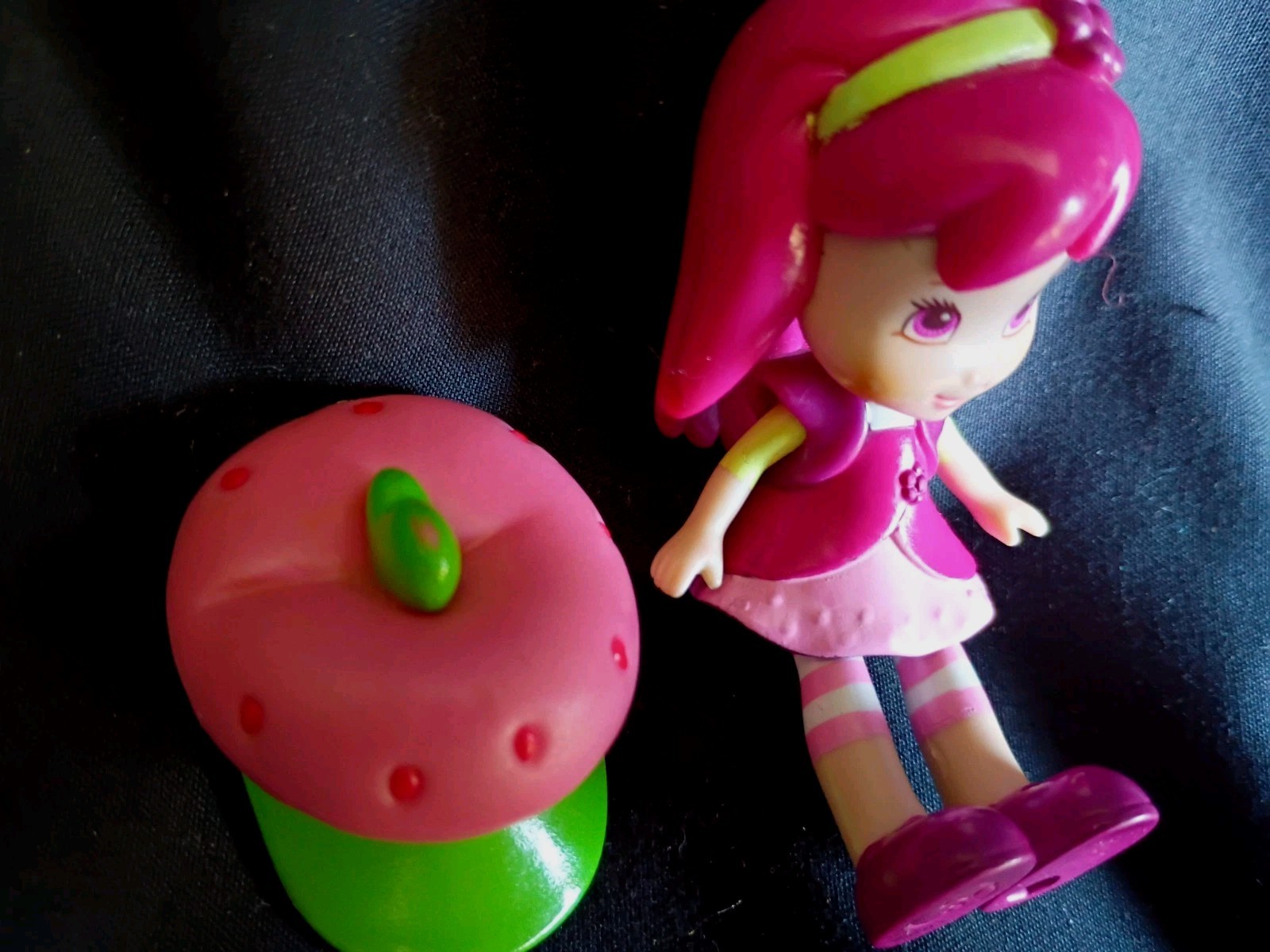 2008 Strawberry Shortcake Herself Mini Doll~Scented Plastic~ Removable Hat