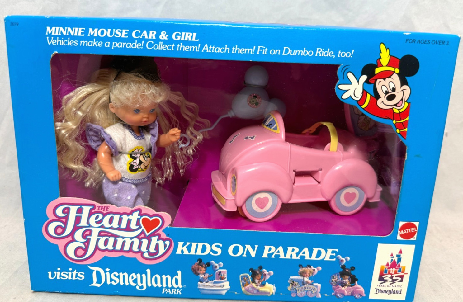 Heart Family Visits Disneyland Kids on Parade Minnie Mouse Car & Girl #1079