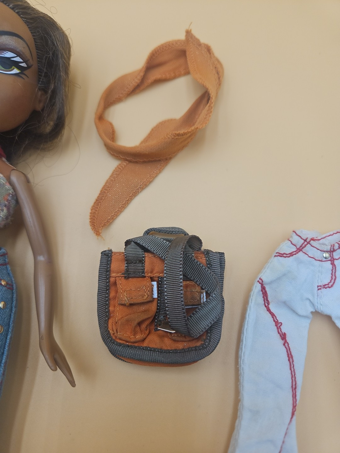 Bratz Second Edition Flaunt It! Sasha Doll Almost Complete Clothes Boots Fashion