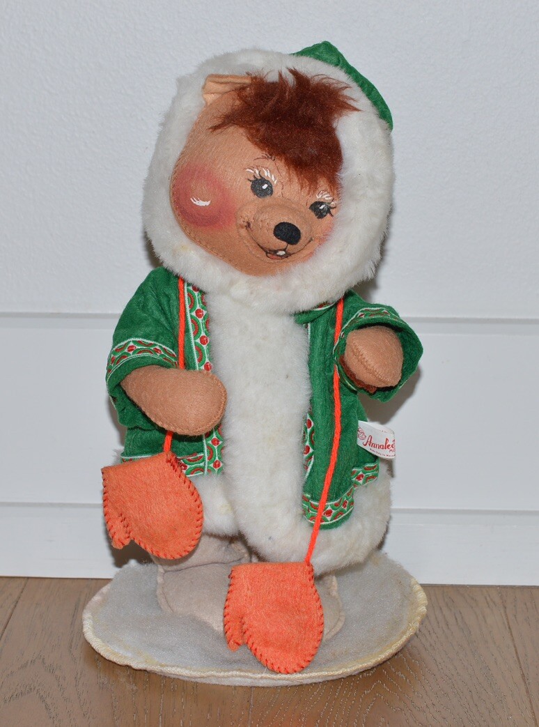 7″ Vintage 1988 Annalee Eskimo Christmas Mobilitee Doll Native American Alaskan