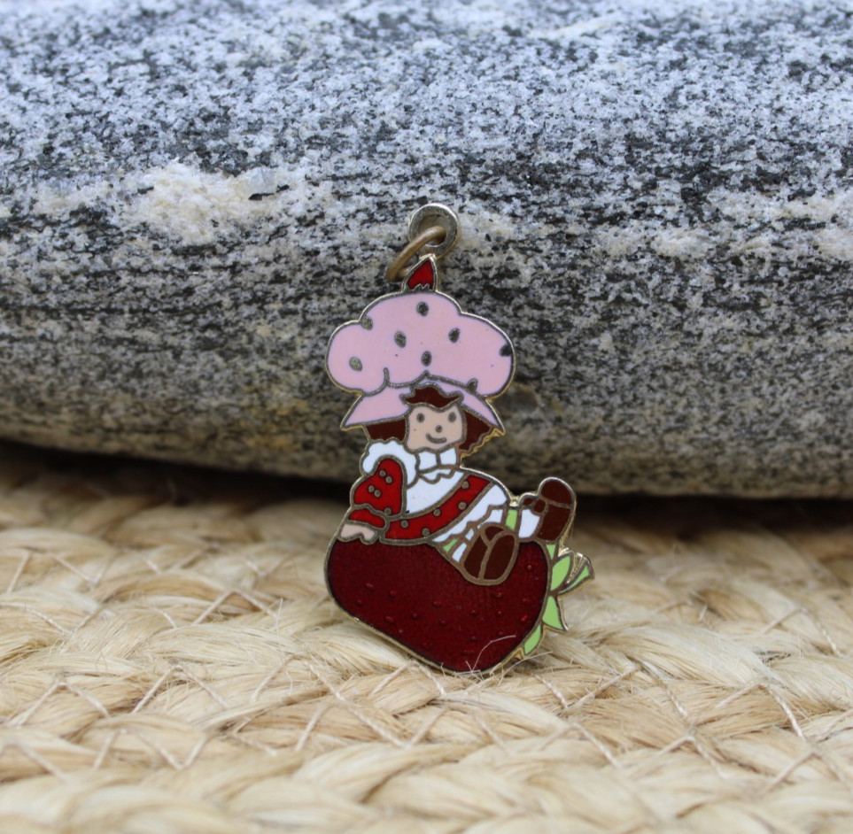 VINTAGE 1980 AGC STRAWBERRY SHORTCAKE KENNER Necklace CHARM!!!!!