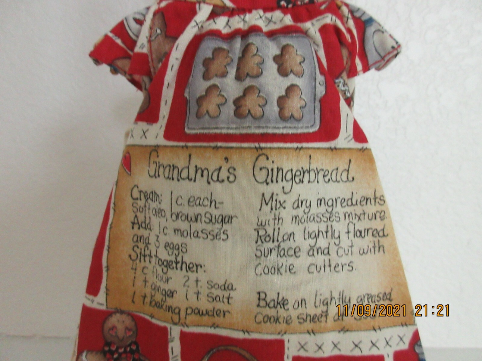 BETSY MCCALL (MAKING GINGER BREAD) BY ROBERT TONNER (RARE & RETIRED)