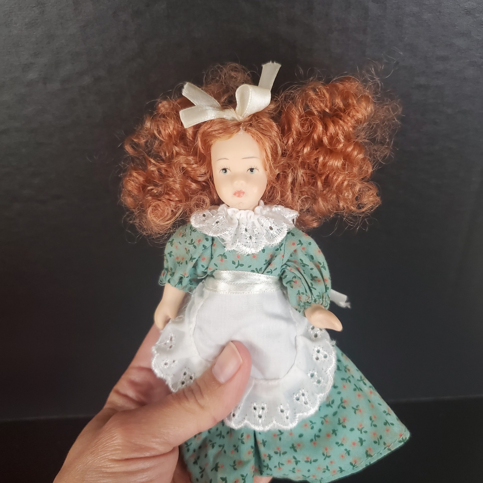 Vtg Leonardo Collection 1:12th Scale Red Head, Floral Dress,Pinafore Victorian