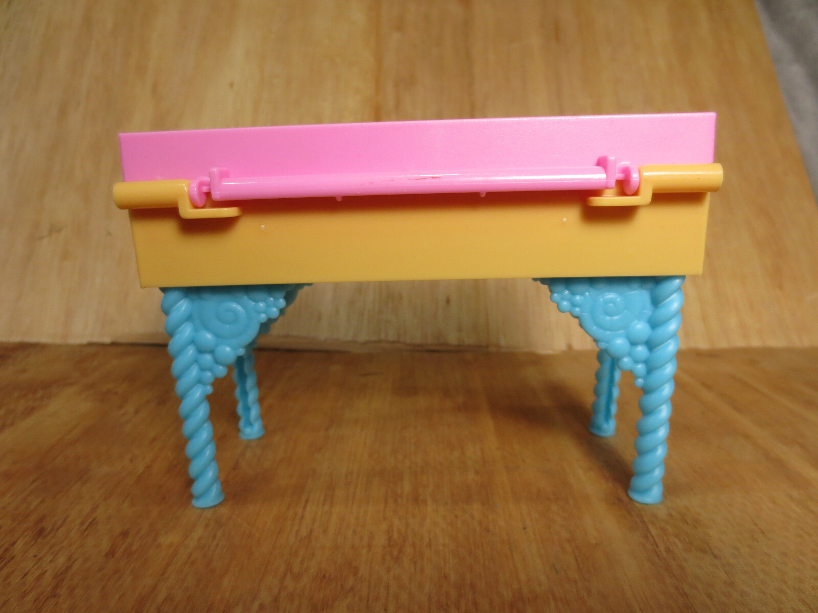Ever After High Sugar Ginger Bread Chair Seat Table Doll Furniture Retired