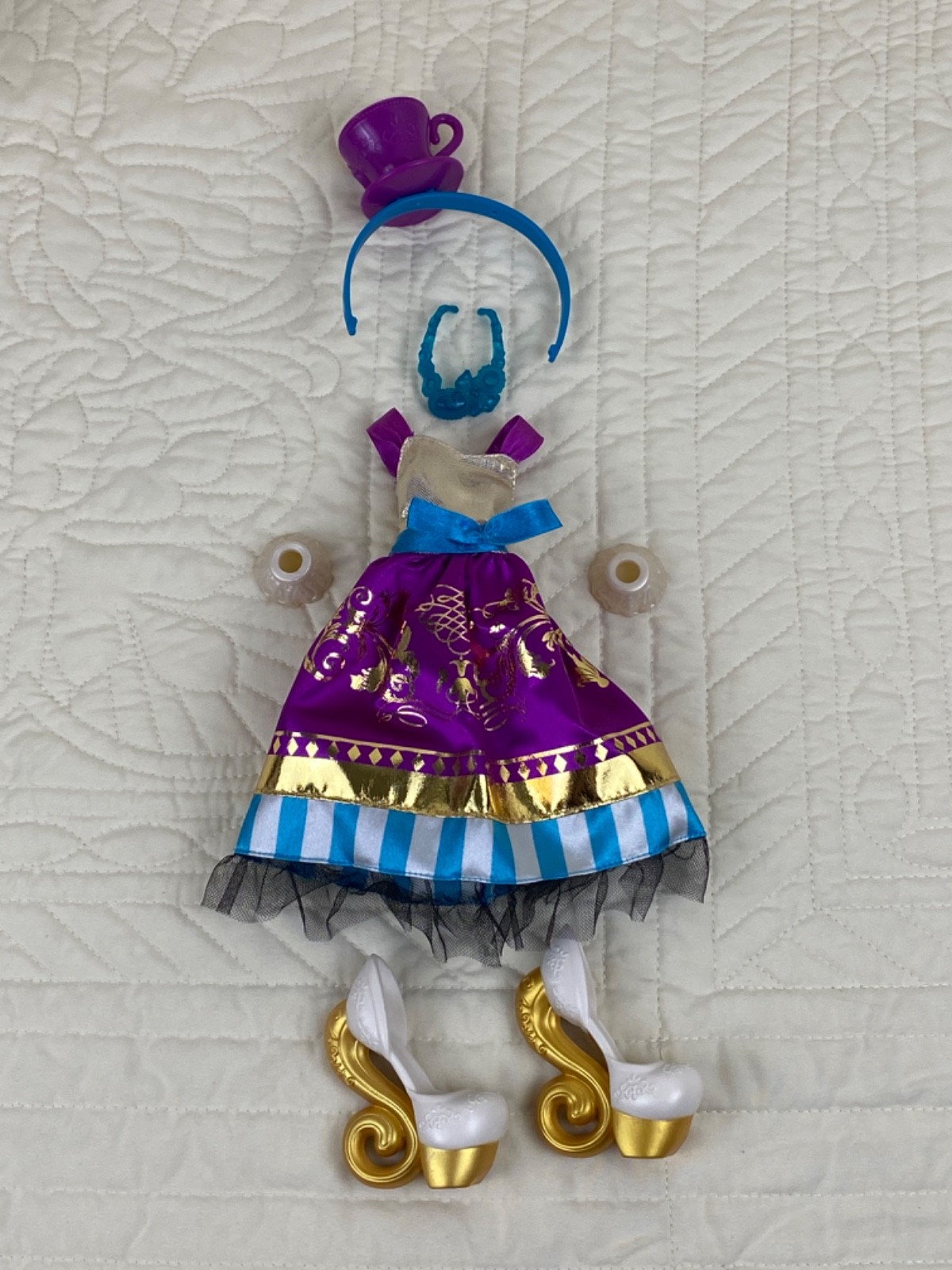 NEW_Outfit Lot_Ever After High Way Too Wonderland_Madeline Hatter 17″ inch Tall