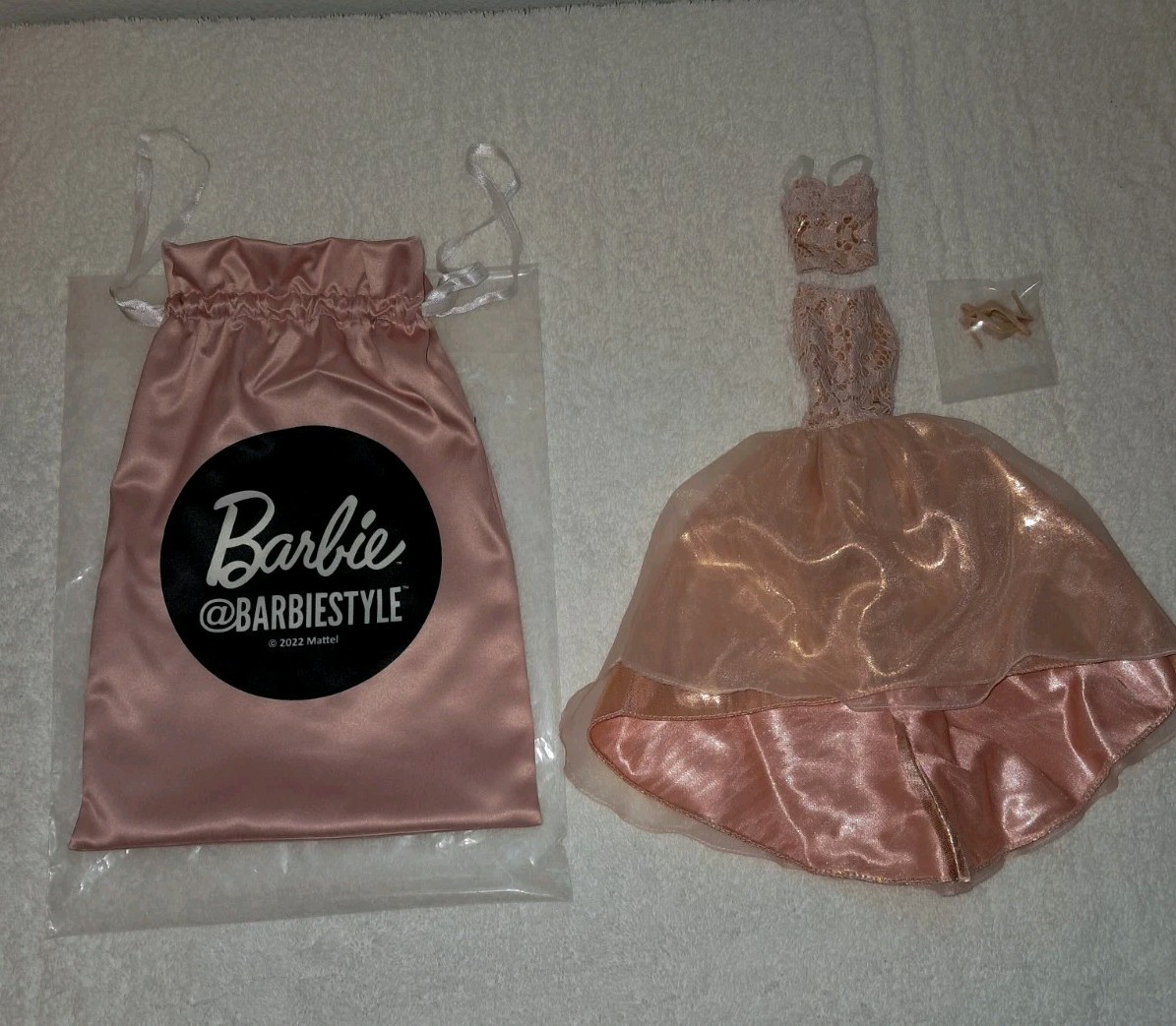 BARBIE DOLL BARBIESTYLE US CONVENTION LUNCHEON GIFT 2022 NW ROSE GOLD DRESS