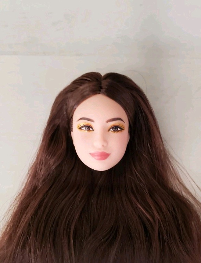 Barbie Basics 2026 Neutral Model 06 *HEAD ONLY* Gorgeous!