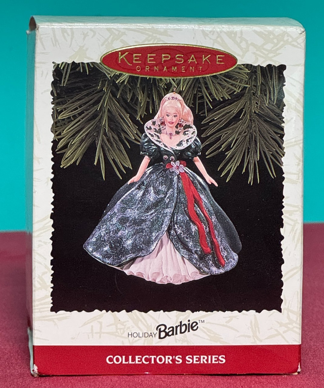 Hallmark Keepsake Christmas Tree Ornament – 1995 – Holiday Barbie – Mattel