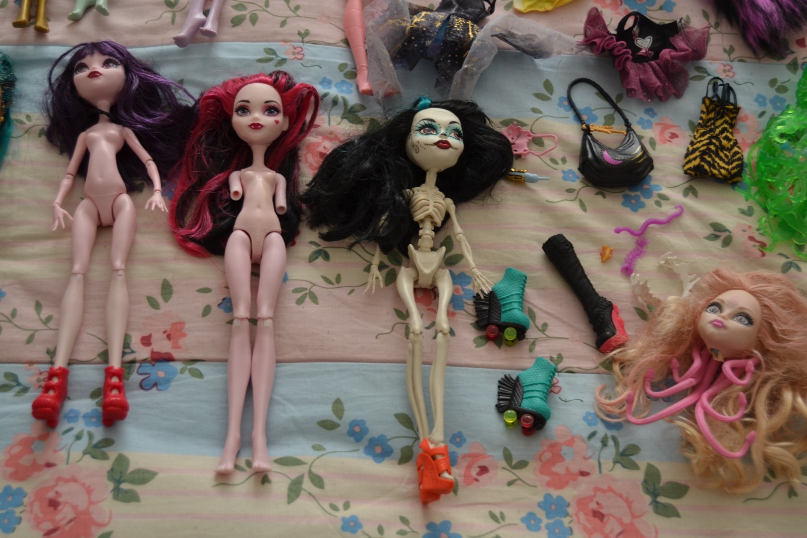 Bundle 14 x Mattel Monster High Dolls Clawdeen Skelita Cleo Venus & Accessories