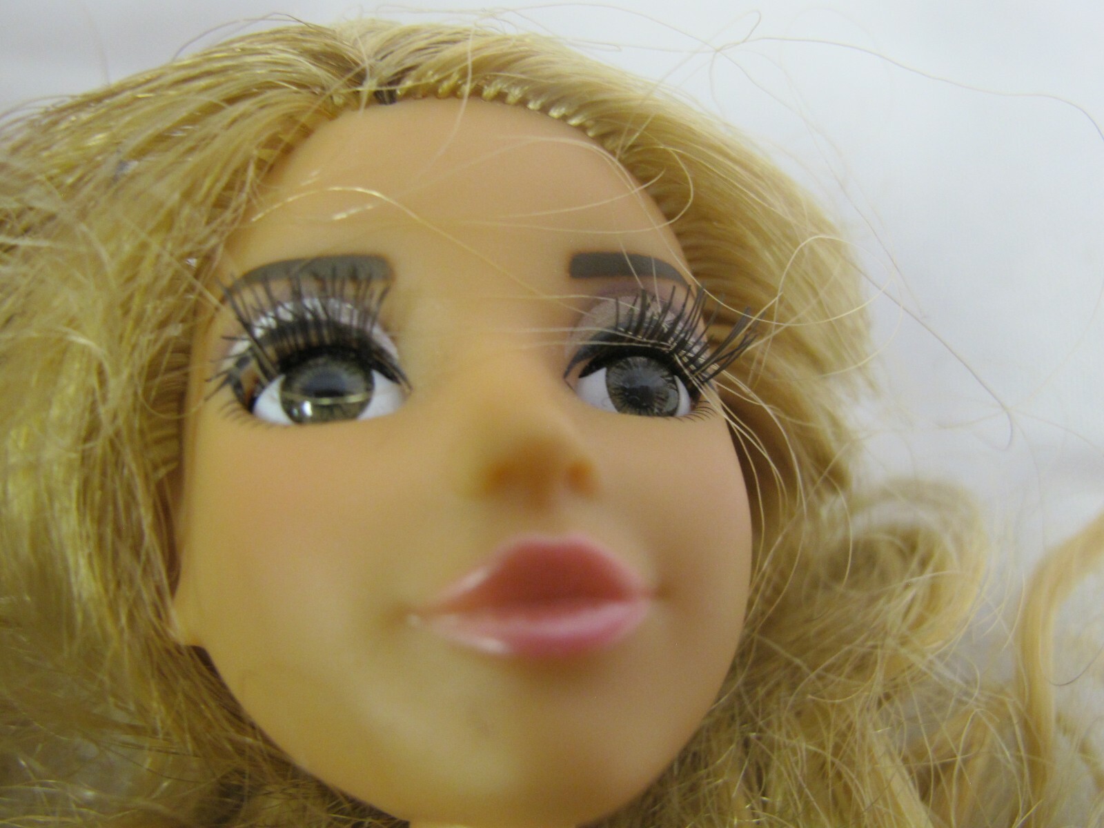 MGA DOLL 2015 MC2 PROJECT 11″ Rooted Lashes- Articulated – Nude