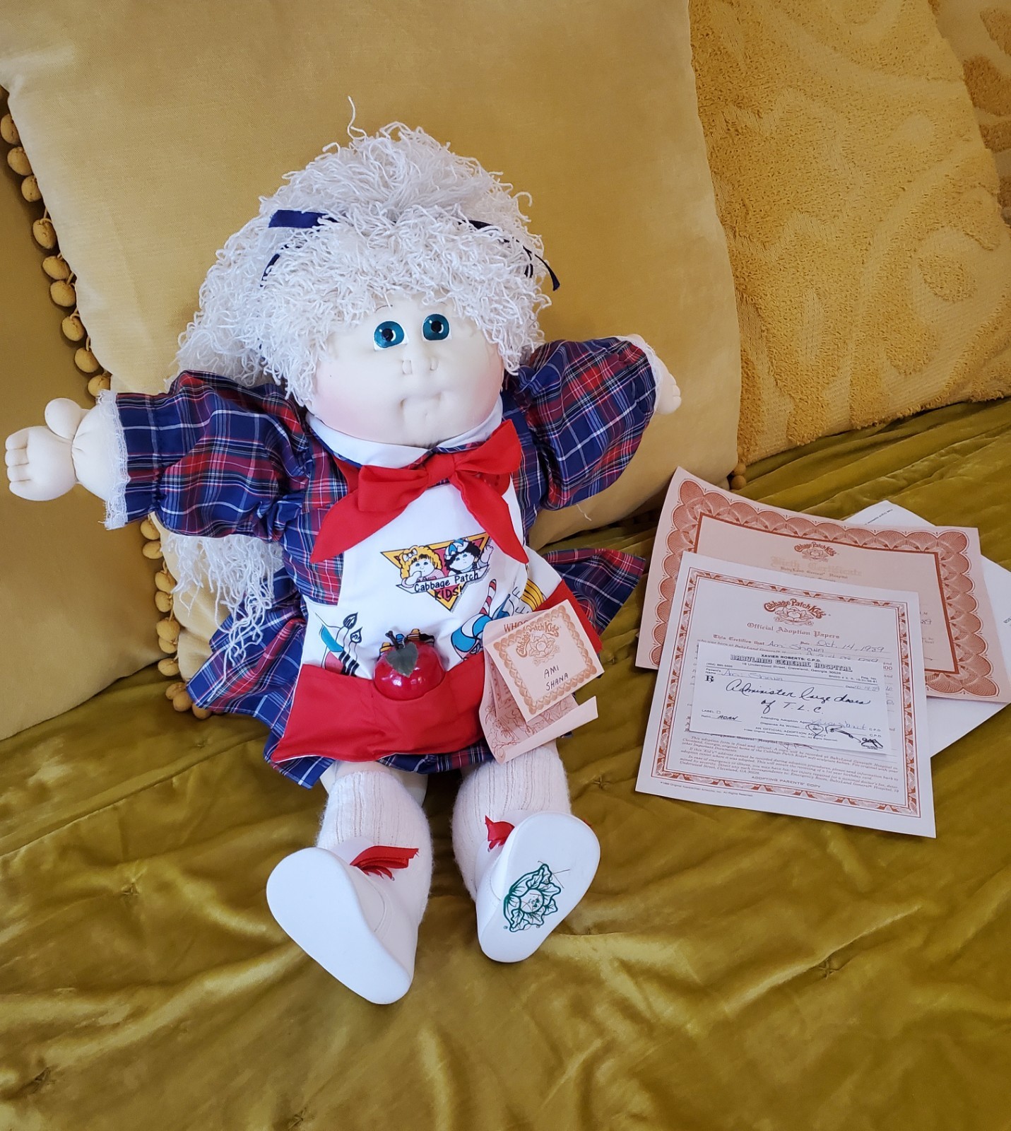 1989 Amber Edition Soft Sculpture Cabbage Patch Kids Doll & papers