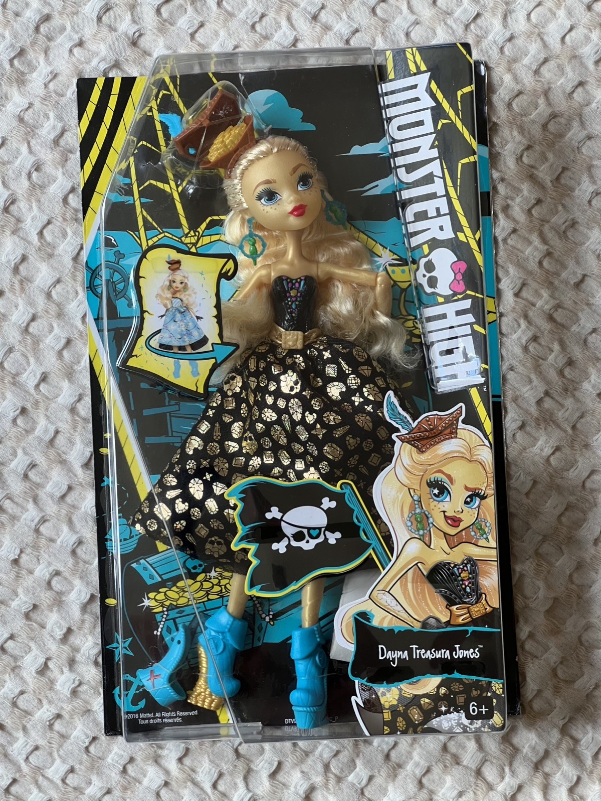 Monster High Shriekwrecked Dayna Treasura Jones doll, brand new