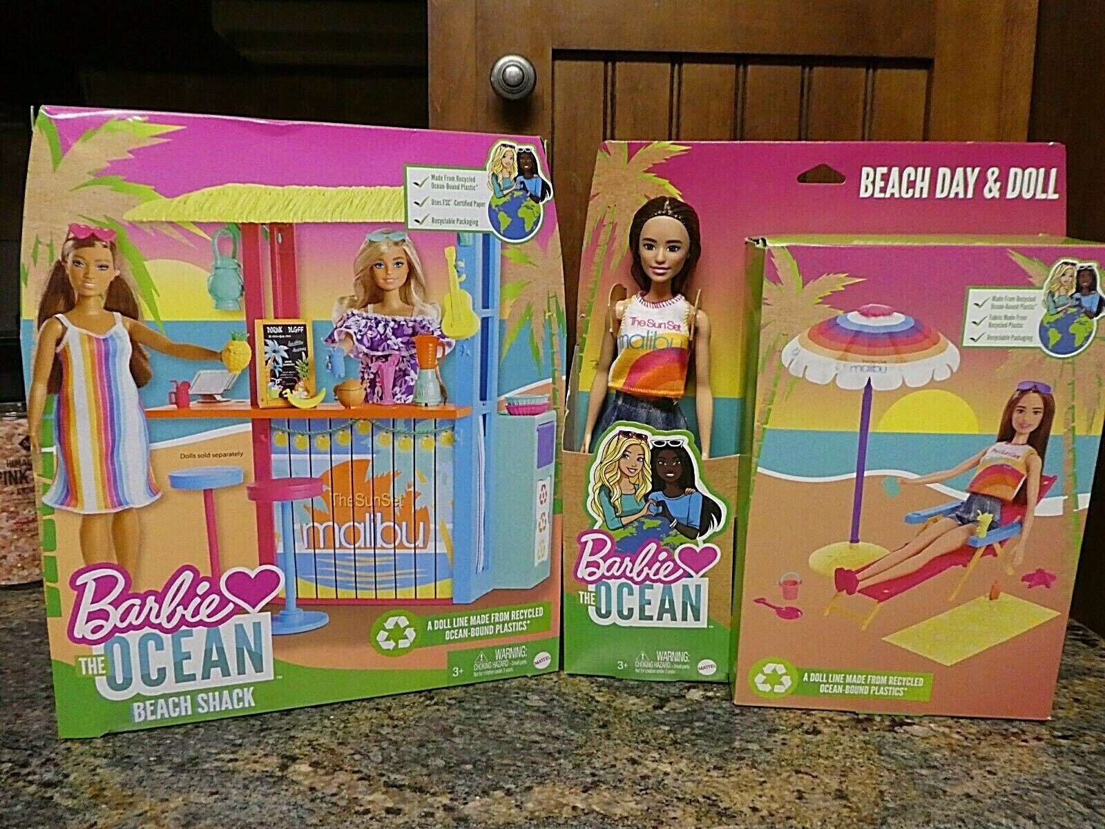 BEACH DAY DOLL SET WITH MALIBU SUNSET BEACH SHACK BAR,LOUNGE CHAIR,UNBRELLA MINT