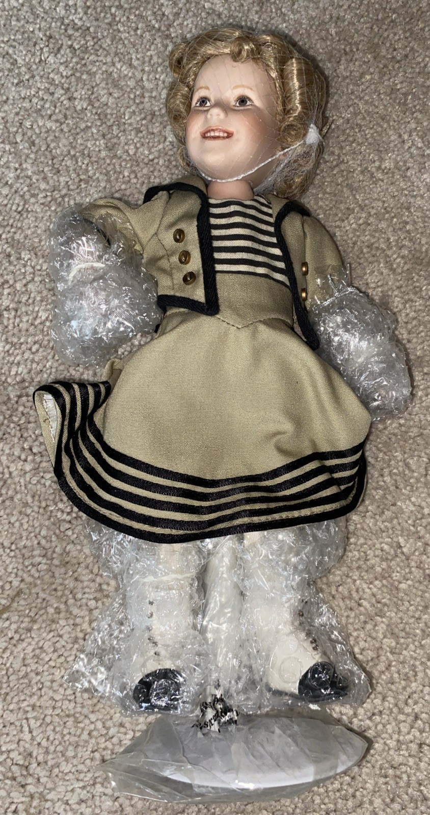 The Danbury Mint Shirley Temple Classic “We Willie Winkie” Doll 10”