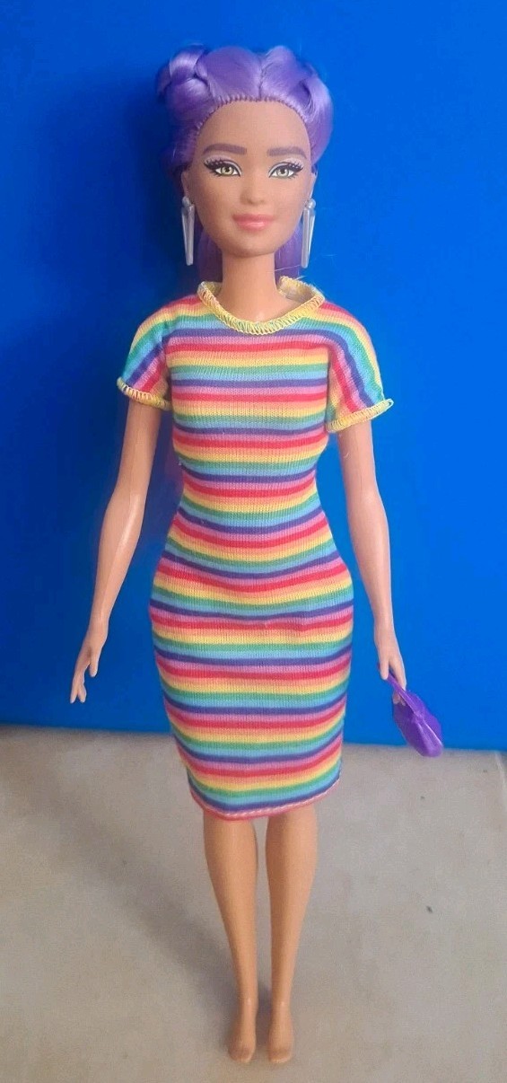 Barbie 2022 Fashionistas #178 Petite Purple Hair Kira Rainbow Dress HBV12 Doll.