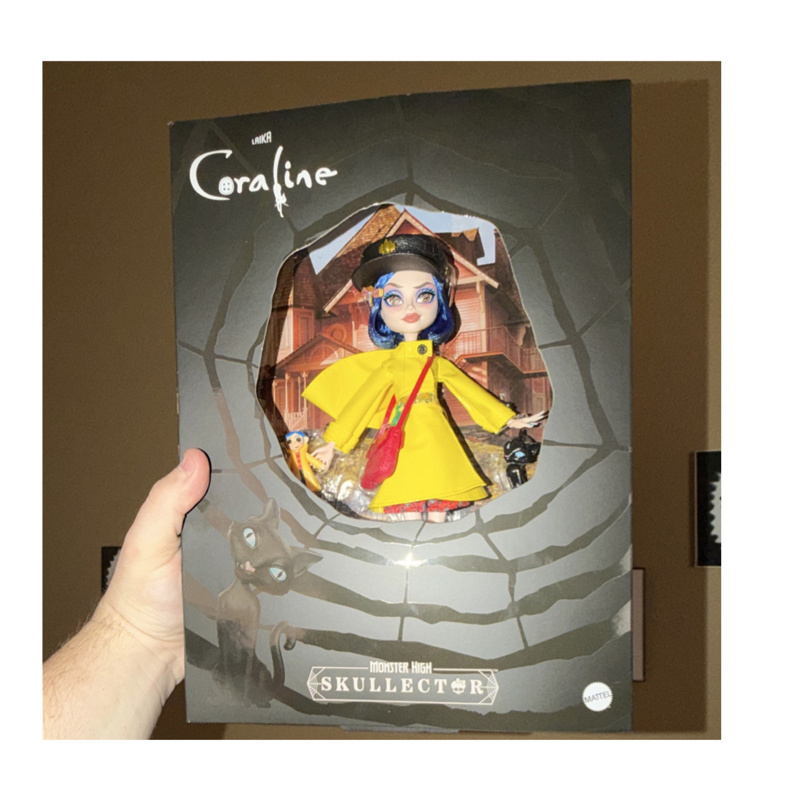 Mattel Monster High Skullector Coraline Collector Edition Doll with Cat & Stand